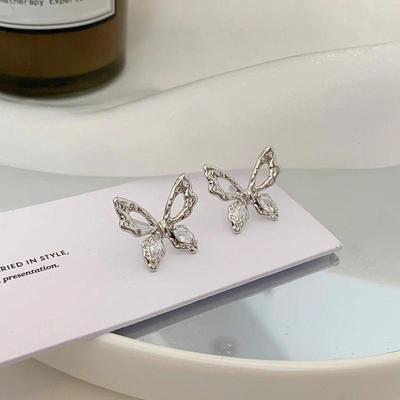Orecchini a forma di farfalla cava color argento anticato per le donne Brincos di gioielli per orecchie da sposa per ragazze eleganti in cristallo lucido con fiocco