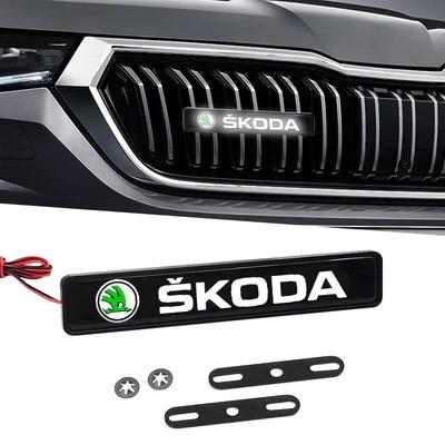 1/2 szt. Dekoracyjne światło samochodowe LED Emblemat Odznaka na przednią maskę Dekoracja Dla Octavia Fabia RS Kamiq Kodiaq Rapid SCALA Superb