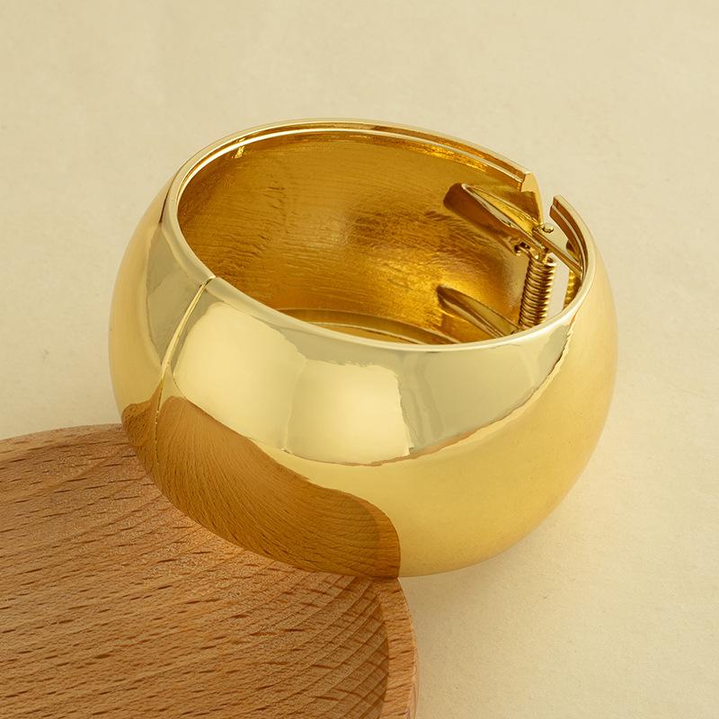 Wave Cold Wind Stacked Bracelet Exaggerated Simple Design Bracelet Light Luxury High-End Jewelry Women