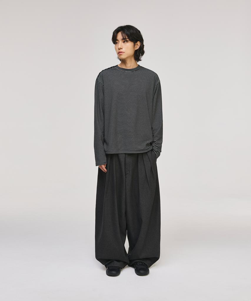 SIGNATURE Reverse Three-Tuck Baggy Slacks [Gray]