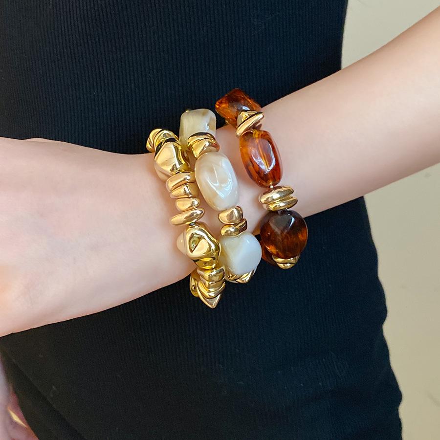 Gold-Plated Retro Geometric Acrylic Bracelet - Elegant, Simple Hand Jewelry for Women