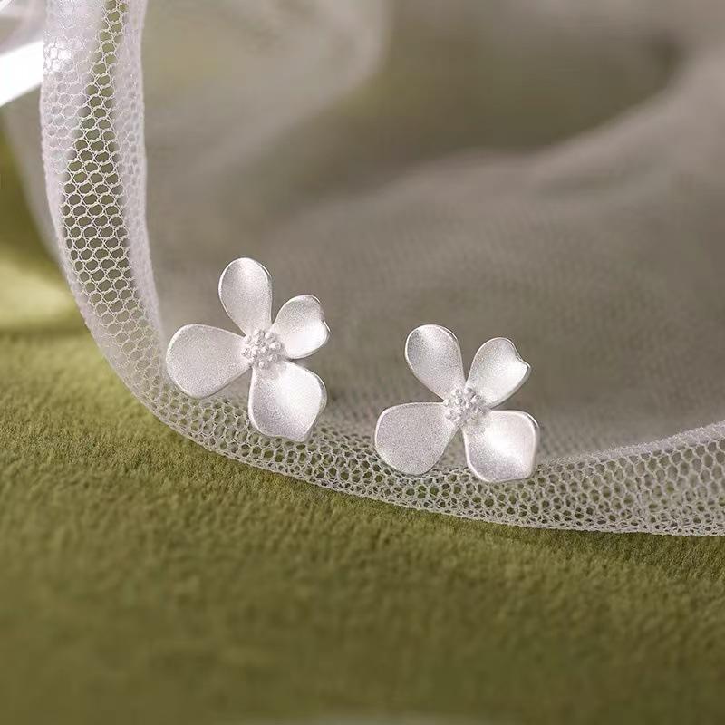 Female Niche Light Luxury Flower Earrings