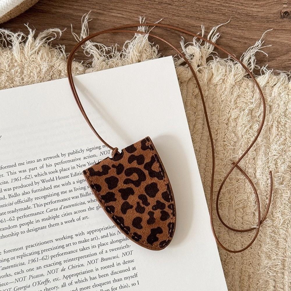 

Leopard Print Eyeglasses Storage Bag Durable Pu Leather Hanging Neck Pouch Multifunctional Simple Design Eyeglass Chain Necklace кофейный