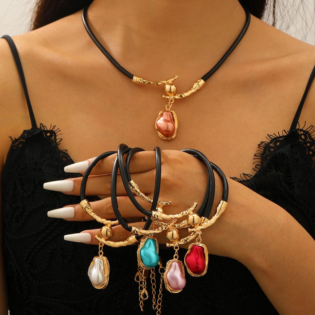 Vintage 2026 Wind Irregular Colored Baroque Pearl Pendant Autumn and Winter Leather Neck Chain Vintage Personality Necklace Women