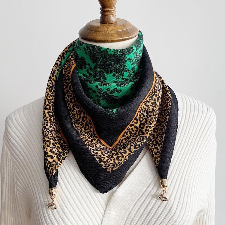 Magnetic buckle triangular small square scarf silk scarf women's spring and autumn summer shirt neck protection scarf thin scarf 71x71