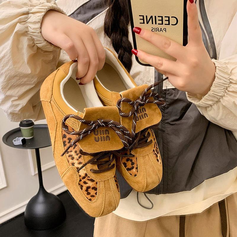 Rétro Semelle plate Rehaussement intérieur Motif léopard Chaussures d'entraînement allemandes Chaussures de sport décontractées polyvalentes pour femmes Tendance