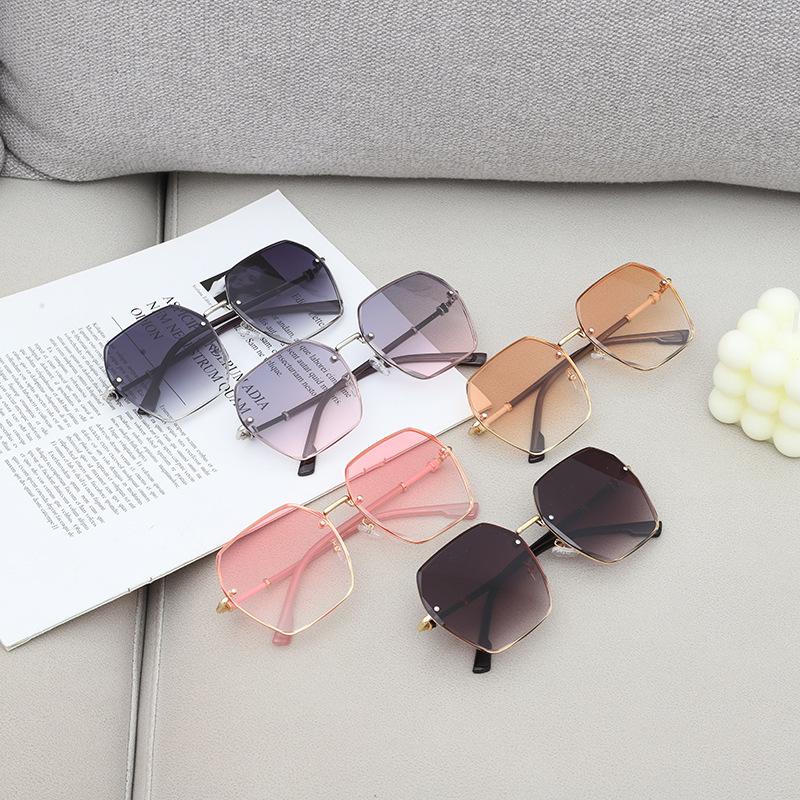 Non-polarized Metal Frameless Sunglasses Stylish Large Frame Women's Square Sunglasses Fashion Transparent Versatile Sunglasses