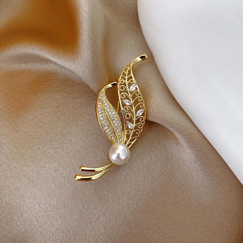 Elegant Pearl Brooch - High-End Minimalist Clothing Accessory