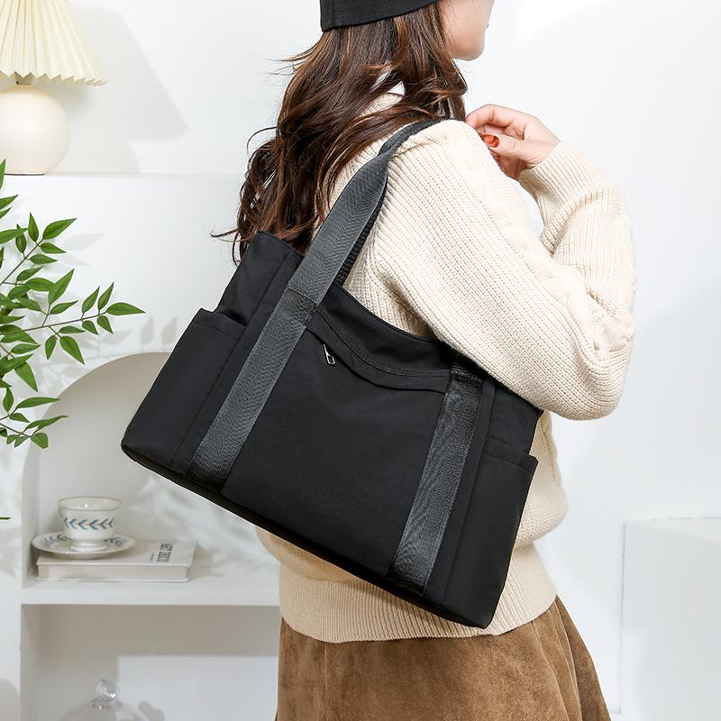 Large Capacity Retro Canvas Commuter Tote Bags New Versatile Single Shoulder Bag Hot Trendy Light Luxury Crossbody Bag