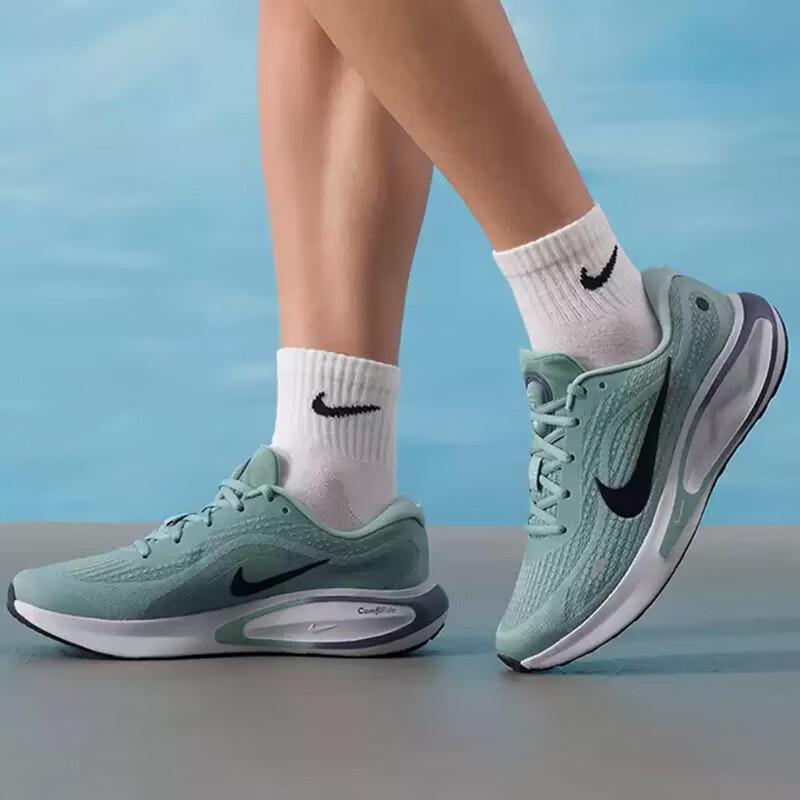 Nike Men s Journey Run Cushioning Running Shoes 44