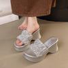 Xiaoxiangfeng Strass-Slipper Damen Outdoor 2025 Sommer neu Koreanische Version Ein-Wort-Slipper Dicksohliger Keilabsatz Strand Cool Slipper