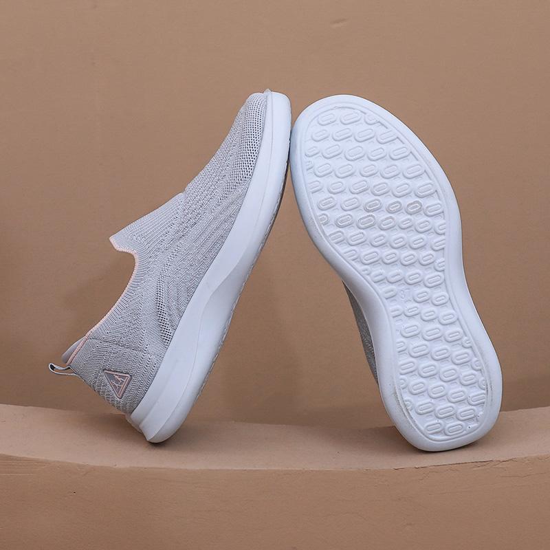 Womens Shoes Spring and Autumn New Men Style Casual Walking Shoes Slip on Soft Sole Mom Shoes Fashionable Sports Shoes