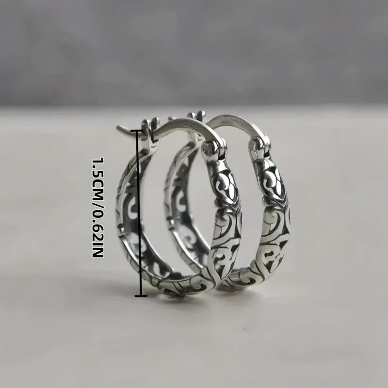 A pair of stylish hollow vintage French-style earrings Copper hip-hop classic style