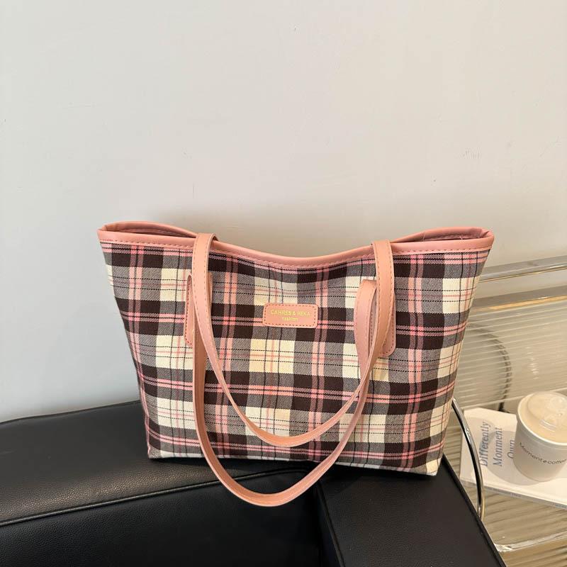 Fashion shoulder bag, versatile commuter large-capacity new 2025 autumn and winter retro premium texture plaid tote bag