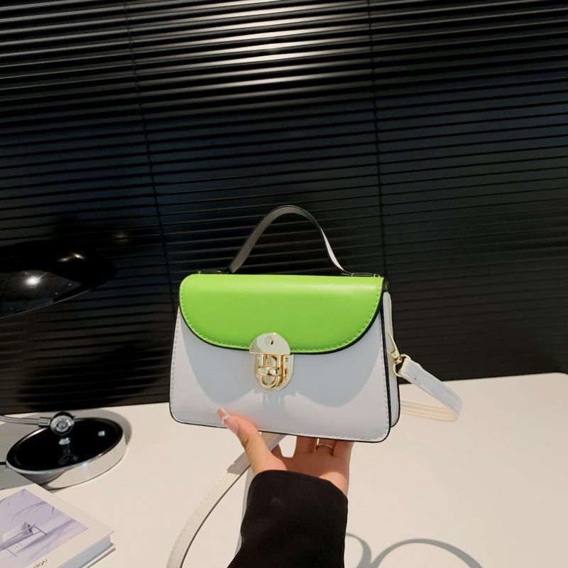 

Модная текстурная вставка контрастных цветов новая 2025 замок повседневная простая популярная женская на плечо через плечо портативная маленькая квадратная сумка зелёный