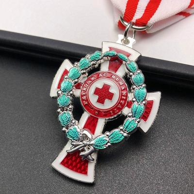 Reengraved World War II Austro-Hungarian Red Cross Medal Dide Oak Wreath Brooch Pendant Foreign Medal Accessories Pendant