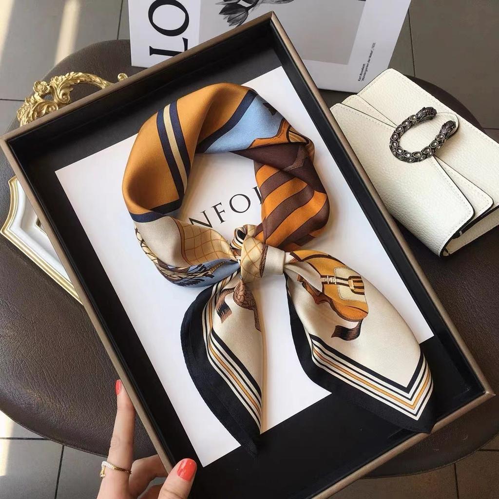 Bandanas Quadratisch 100% Seide Schal Damen Mädchen Stirnband Accessoires Taschentuch Halstuch Haarschal Modedruck Halstücher