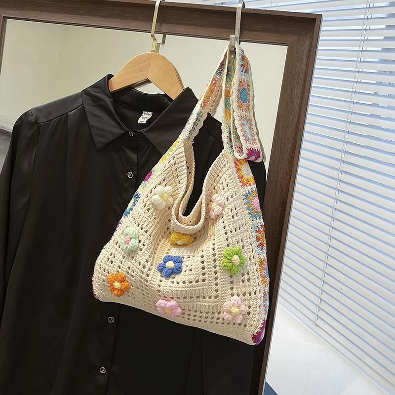 Summer ethnic style messenger bag women's 2025 new flower woven bag holiday large-capacity commuter tote bag