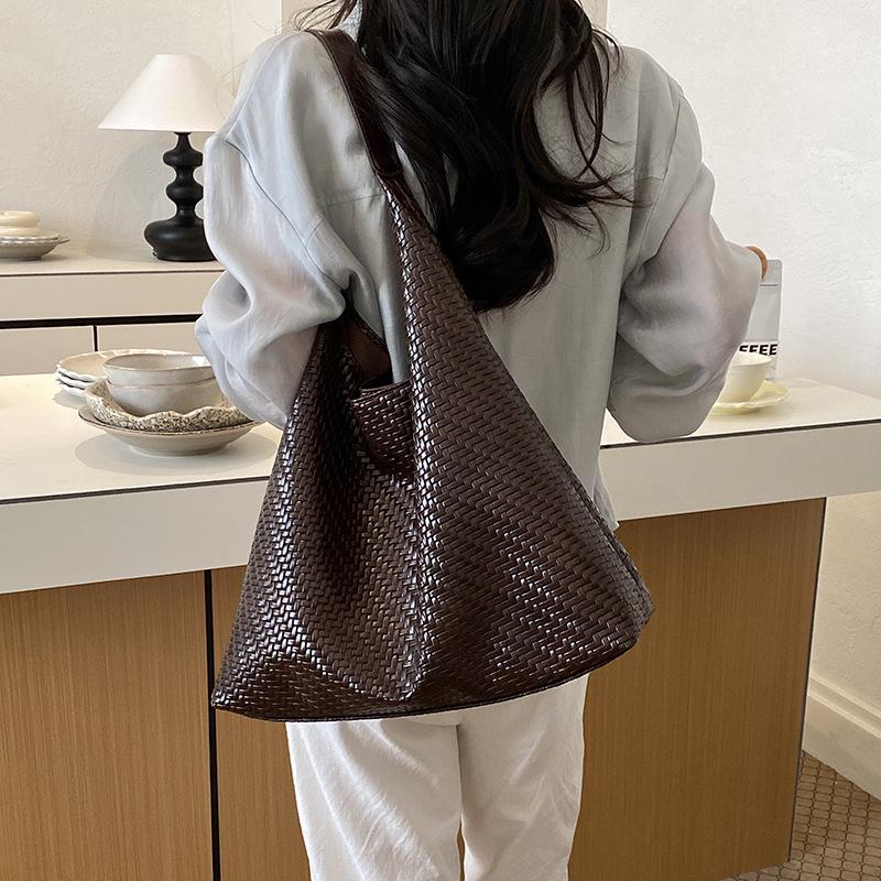 Women's Retro Large Capacity Woven Shoulder Bag - 2026 Underarm & Mother-Child Style