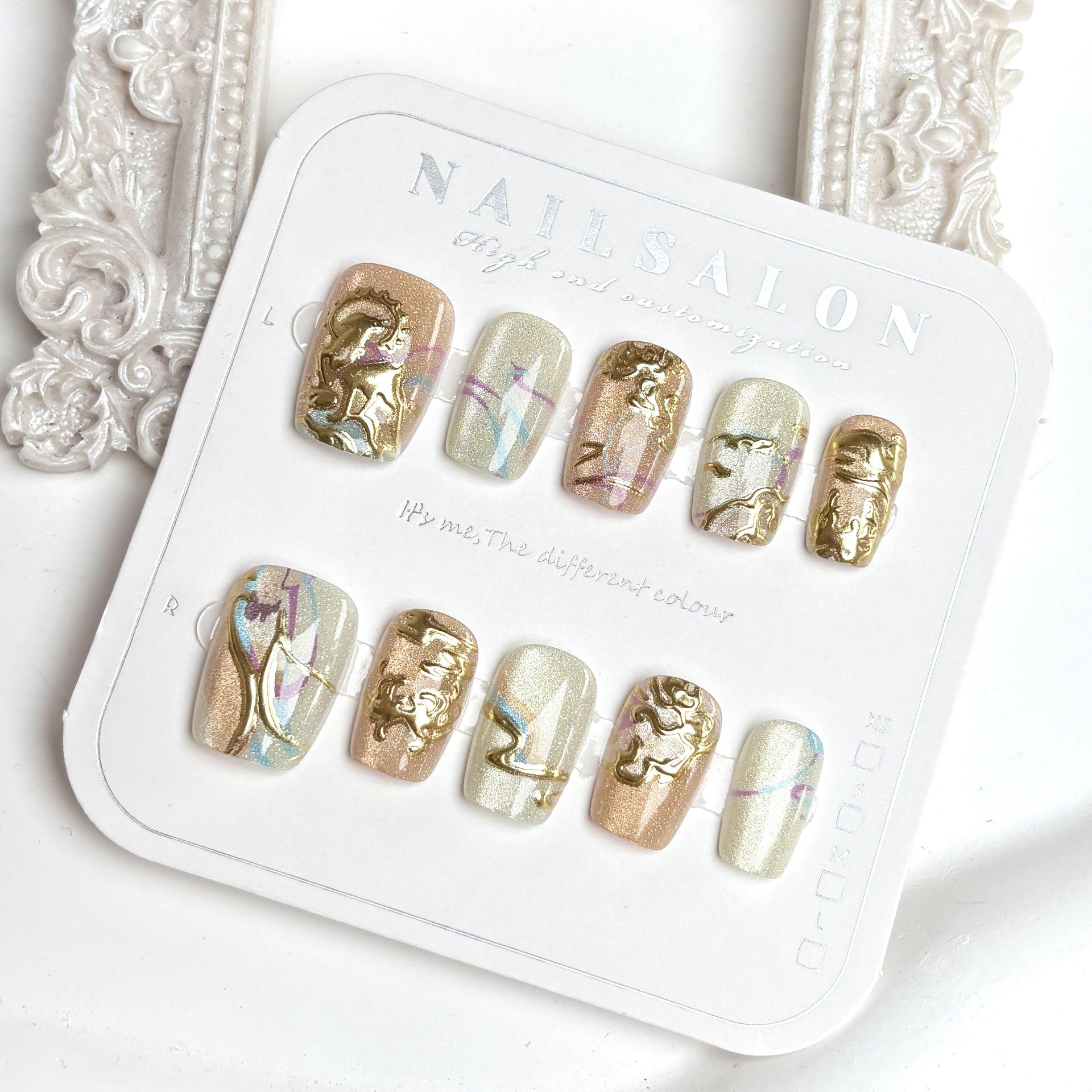 

Dunhuang Gold Glitter Short Nails: Elegant Chinese Style Luxury Nail Art