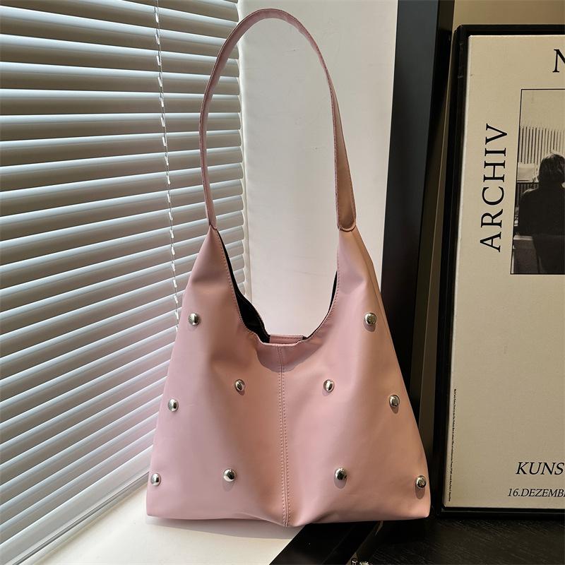 

Новый тренд Модная женская сумка-тоут Тренд Заклепки Повседневная сумка через плечо для通勤 розовый