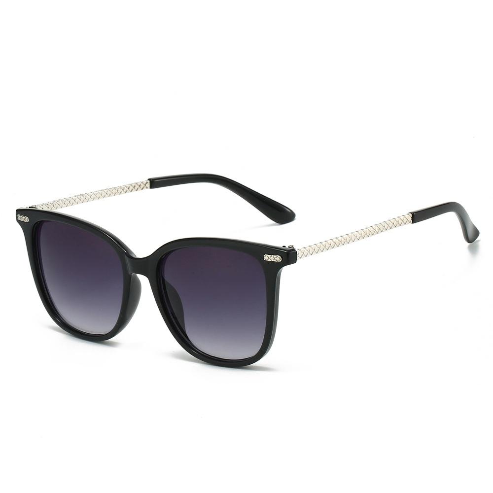 

Luxury Retro Square Women Sunglasses Gradient Lens UV400 Protection Contrast Metal Temple Trendy Design as picture