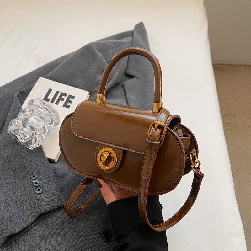 Small bag women's autumn and winter retro new fashion niche design messenger bag portable small bag