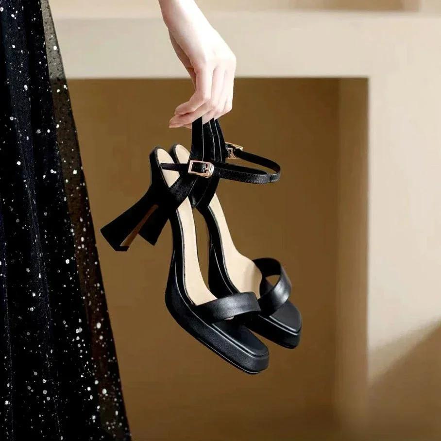 

Женская обувь на толстой подошве 2025 Новые летние туфли на высоком каблуке с одной перемычкой, водонепроницаемые сандалии на платформе, Zapatos Sandalias De Mujer 40 чёрный