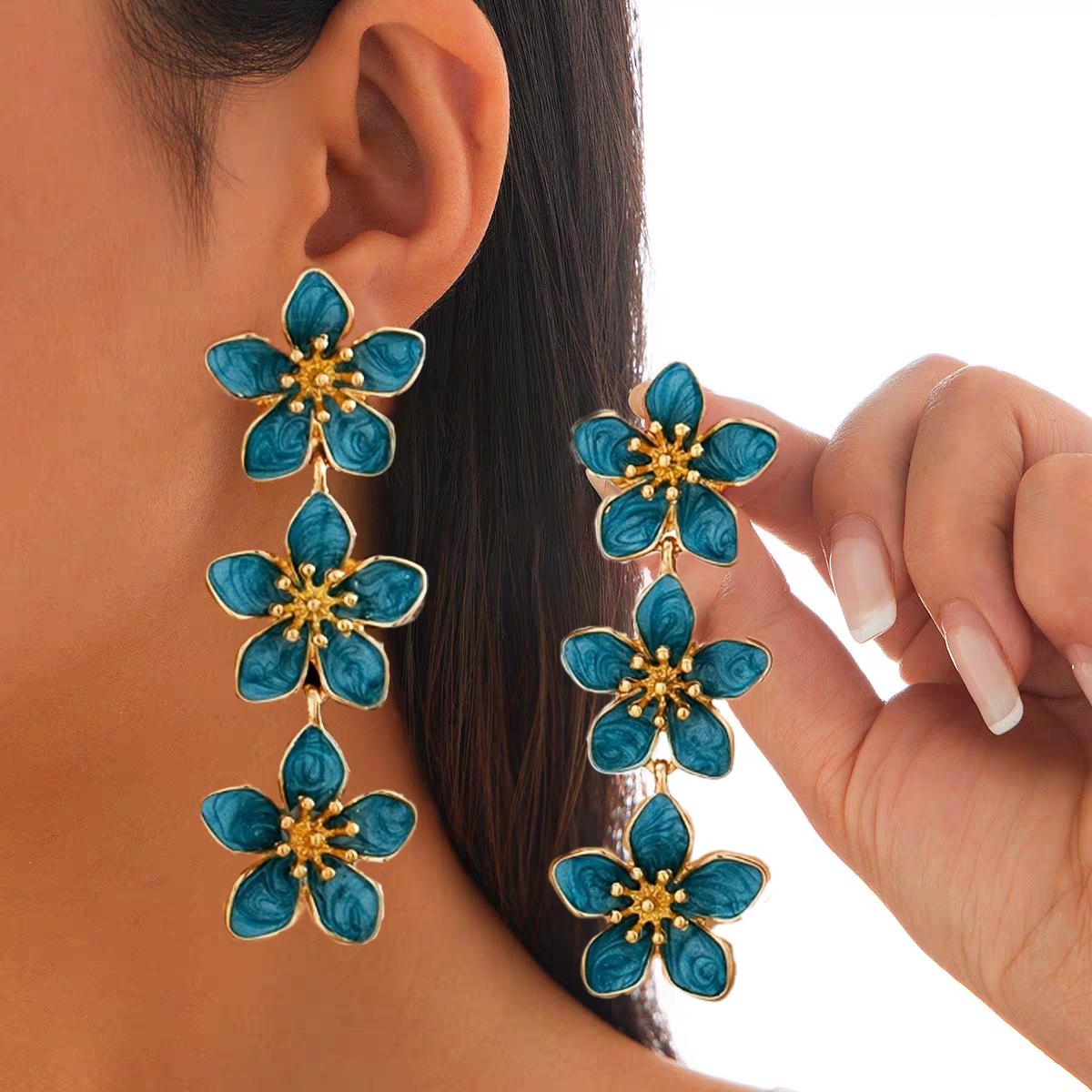 

Модные серьги-гвоздики для женских украшений синий