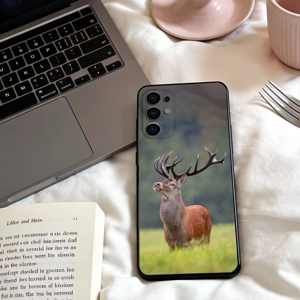 Deer Hunting Phone Case For Samsung S25,24,23,22,30,21,10,9,Ultra,Plus,Lite,FE,4,5 G Soft Black Case
