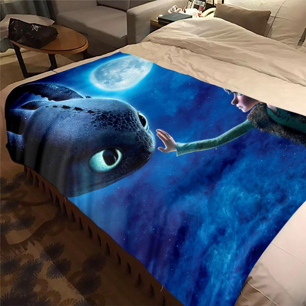 

High-quality How to Train Your Dragon Toothless themed printed blanket. Soft and comfortable, a perfect gift for friends. 75x90cm