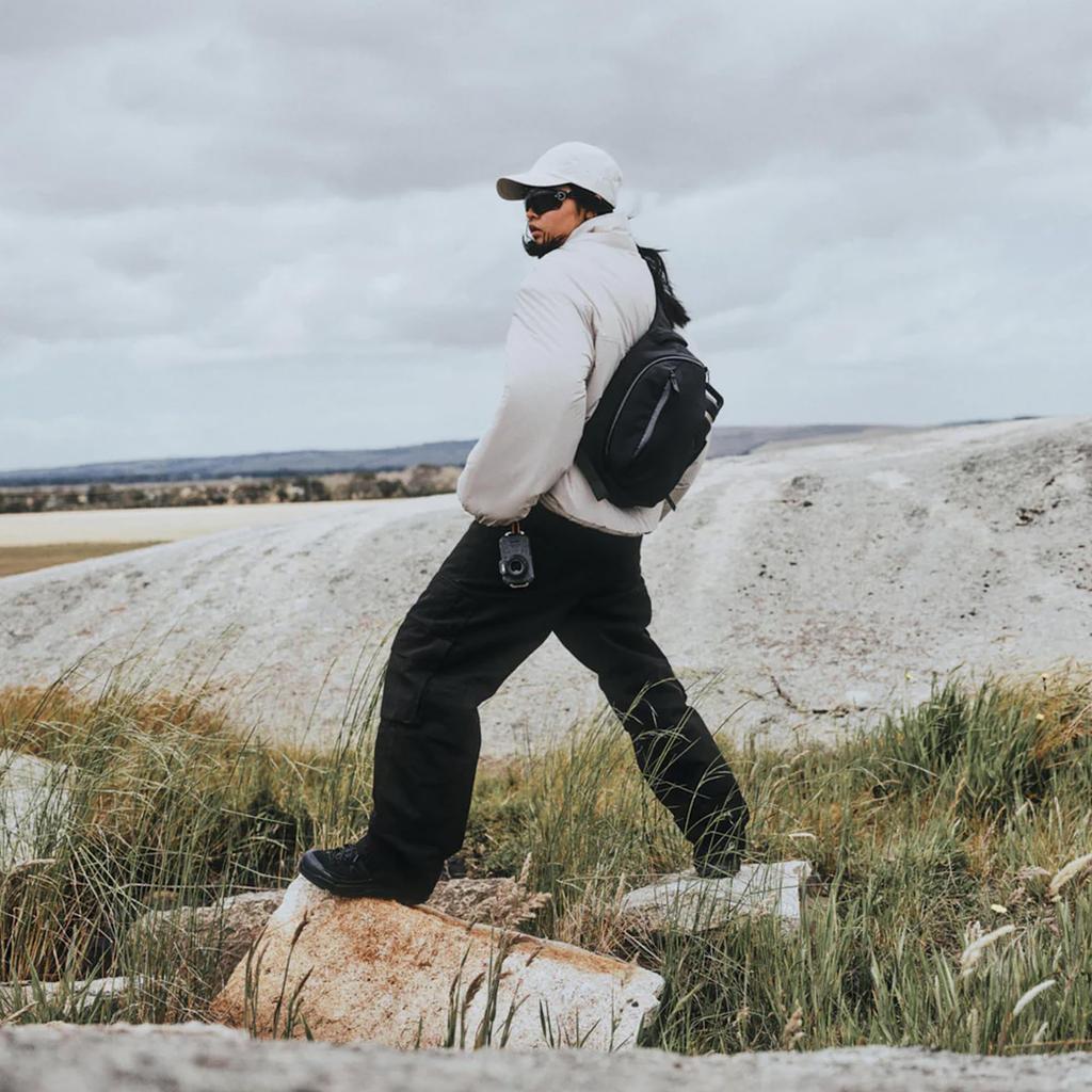 ALPAKA Metro Crossbody Right Shoulder Bag, 7.5L, Right-Side Body Bag, Sling Bag, One-Shoulder Bag, Fits 11-inch Tablets, YKK Zipper, Expandable