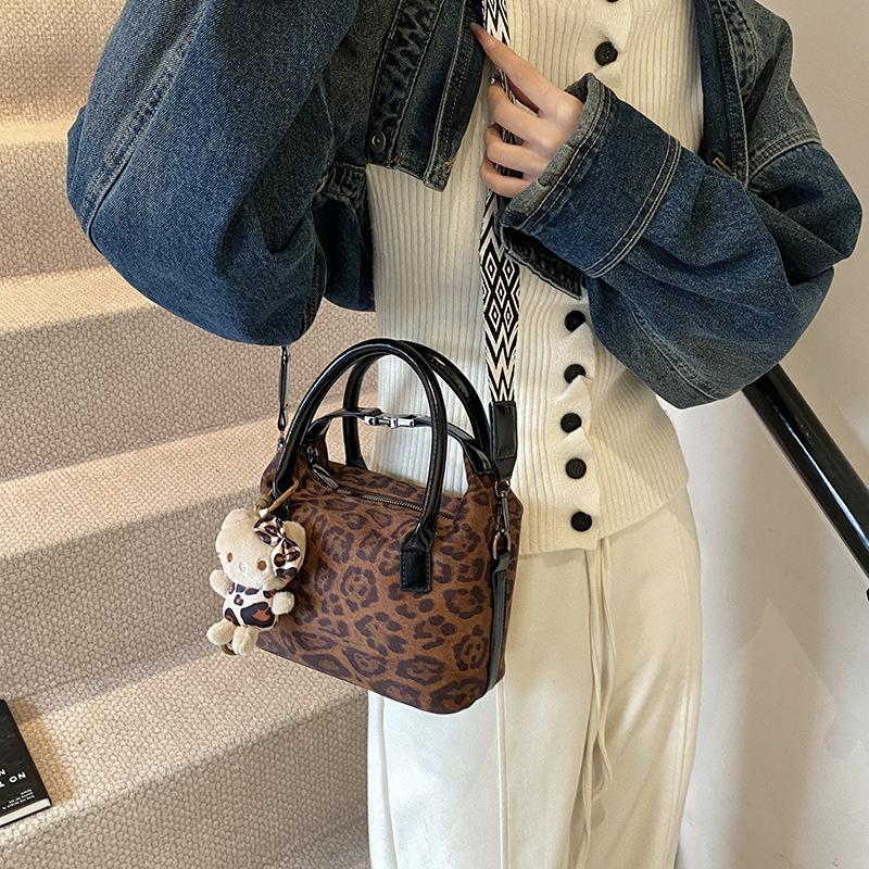 Frosted texture Boston bowling bag women's high-end niche design commuter versatile messenger bag