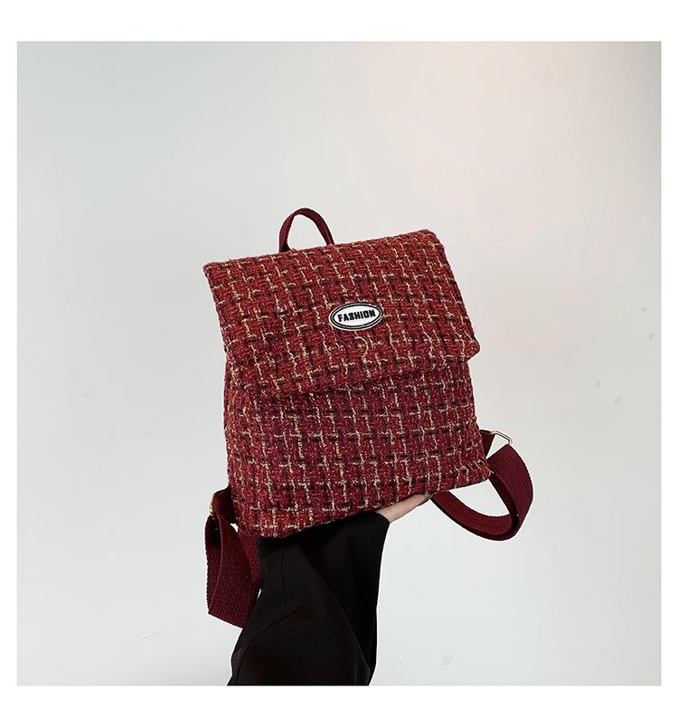 

Популярна новинка цього року у 2024 році – це корейська версія вовняної рюкзака великої місткості в іноземному стилі. рожевий червоний колір