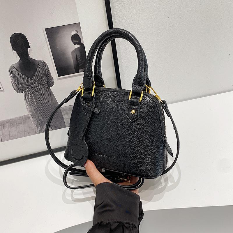 Wholesale Bag Women 2025 New Popular Foreign Style Niche Design Messenger Bag Versatile Portable Shell Bag