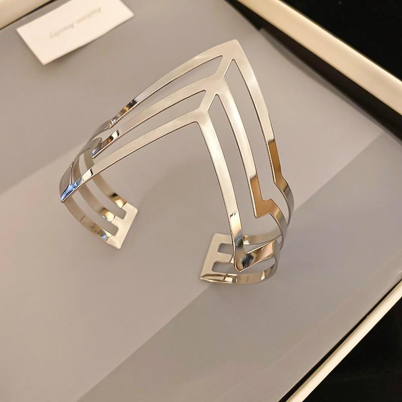 Minimalist Metal Grid Bracelet - European & American Fashion Niche, High-end Style Hand Jewelry