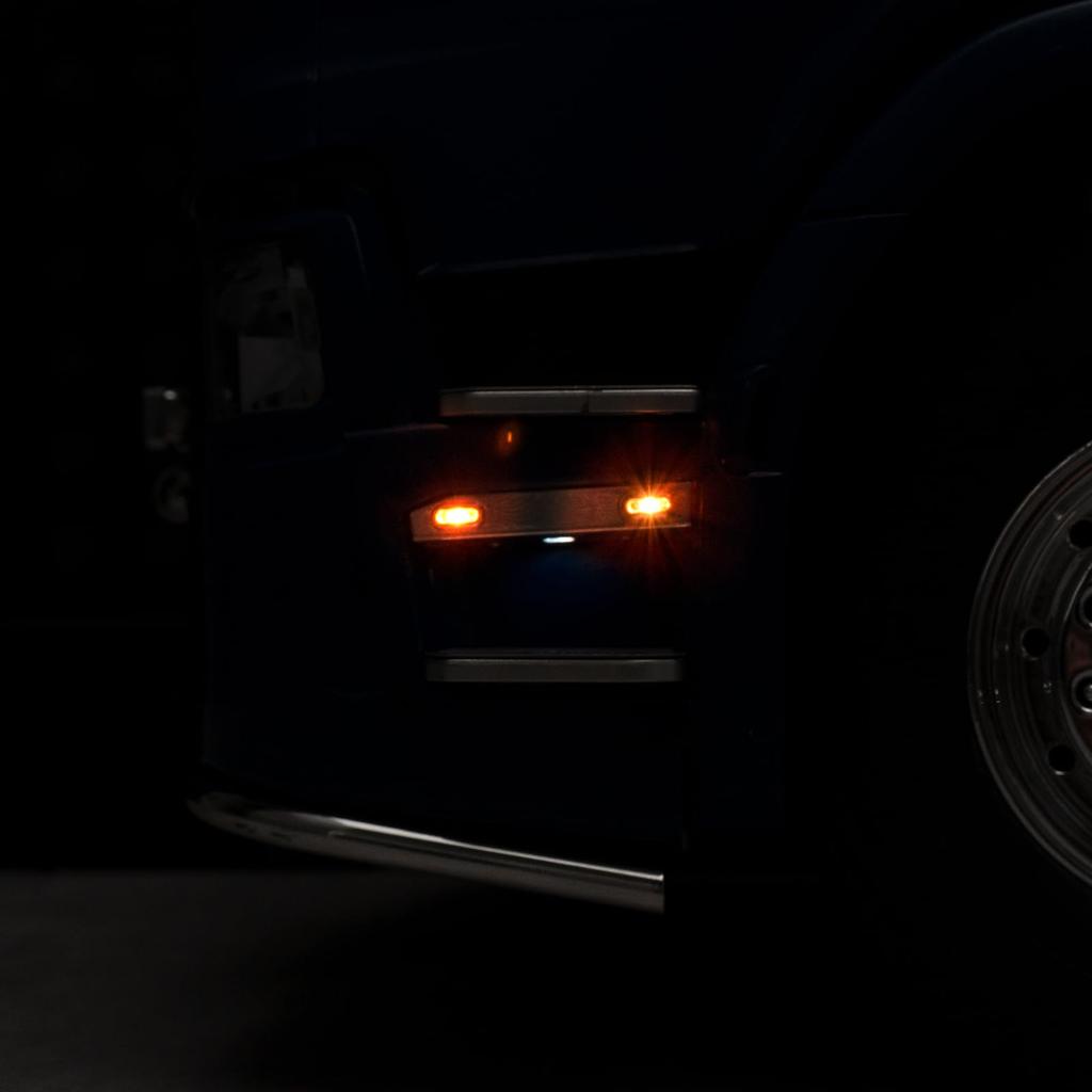TRZX 2 Stück RC Seitenpedal LED Licht Upgrade Teile für 1/14 Tamiya Scania 770S 6x4 8x4 RC Sattelzugmaschine LKW Auto