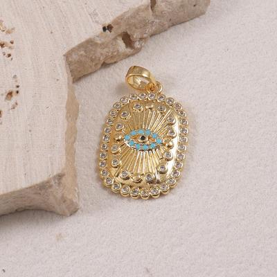 Ciondolo Occhio Blu Turco: Forma Ovale con Motivo Solare, Placcatura in Oro e Intarsio di Diamanti su Catena per Clavicola.