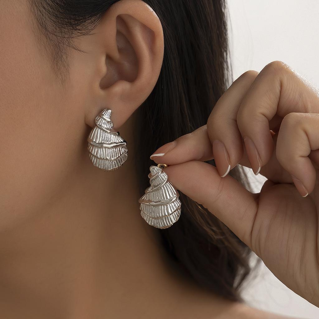 IngeSight.Z Exquisite Luxury Spiral Sea Conch Earrings for Women Trending Gold Color Piercing Stud Earrings Party Ear Jewelry
