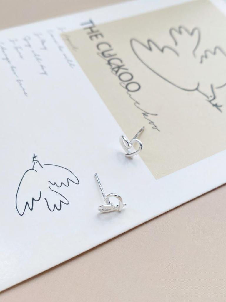S999 Sterling Silver Hollow Heart Stud Earrings for Women - Korean Style, Sweet, Versatile Ear Cartilage Studs, and Basic Style Ear Care.