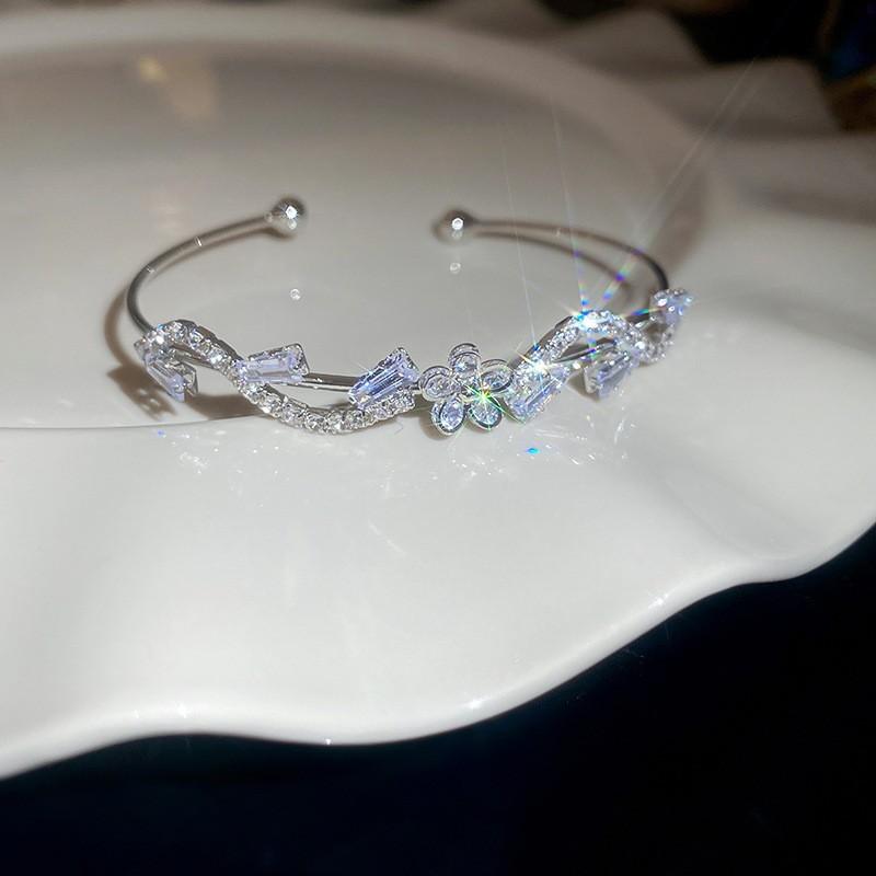 Super Flash Zircon Round Heart-shaped Flower Multi-layer Open Bracelet Exquisite and Beautiful Bracelet Light Luxury Jewelry Women