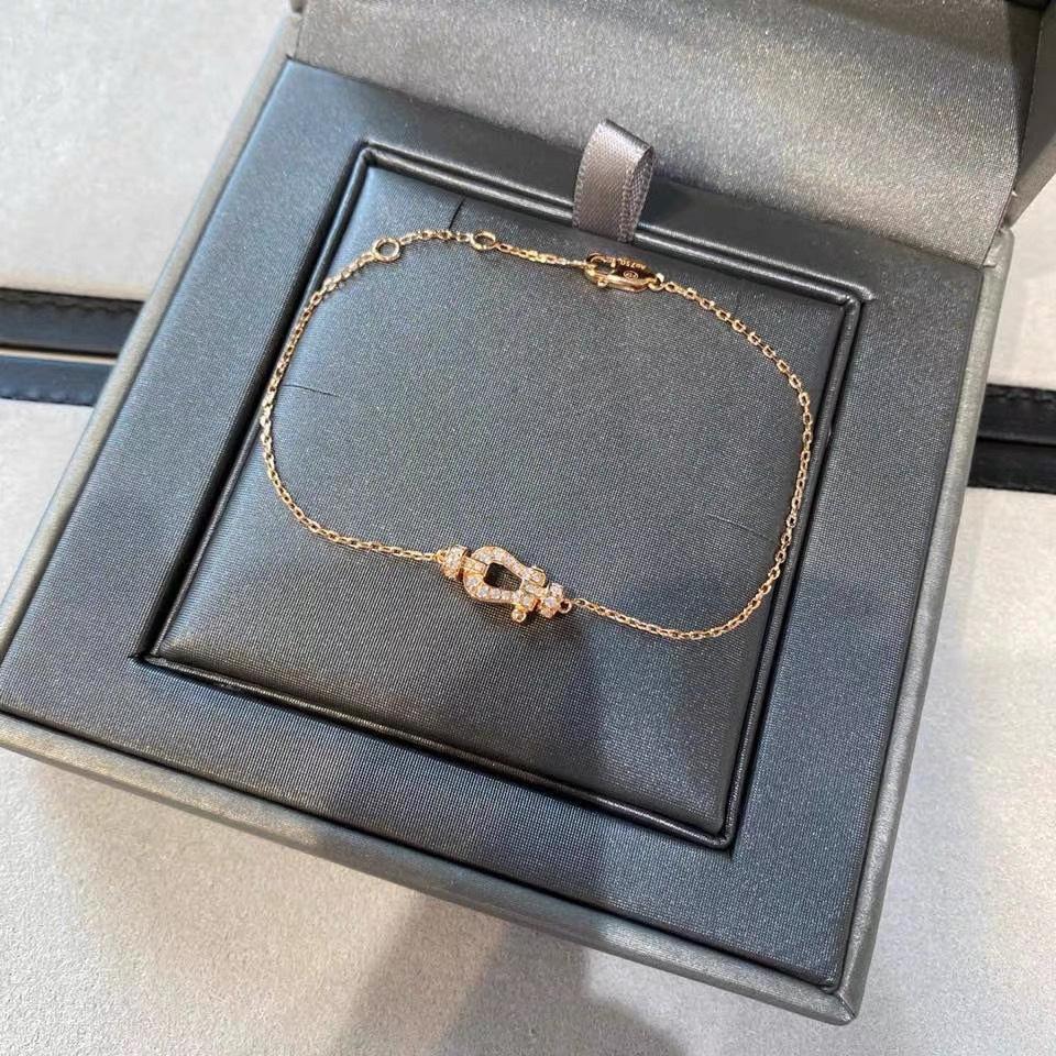 

Full Diamond Mini Small Horseshoe Buckle Light Luxury Simple Bracelet Jewelry Female Horseshoe Bracelet 2026 18CM