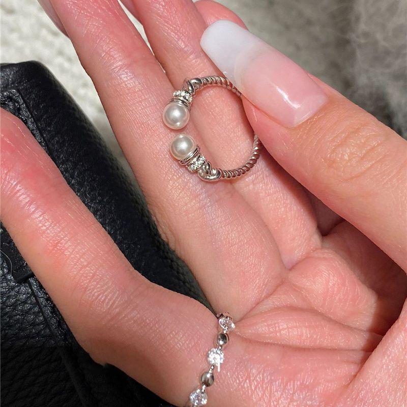 

Средневековое циркониевое кольцо с жемчужиной в виде скрутки, открытое, легкая роскошь, мода, универсальное, с высоким чувством личности, нишевое, изысканное ювелирное изделие