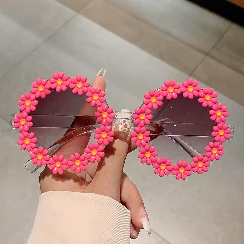 Lunettes de soleil pour enfants mignonnes tendance forme de fleur petite marguerite décontractées polyvalentes vacances à la mer lunettes de soleil pour bébé