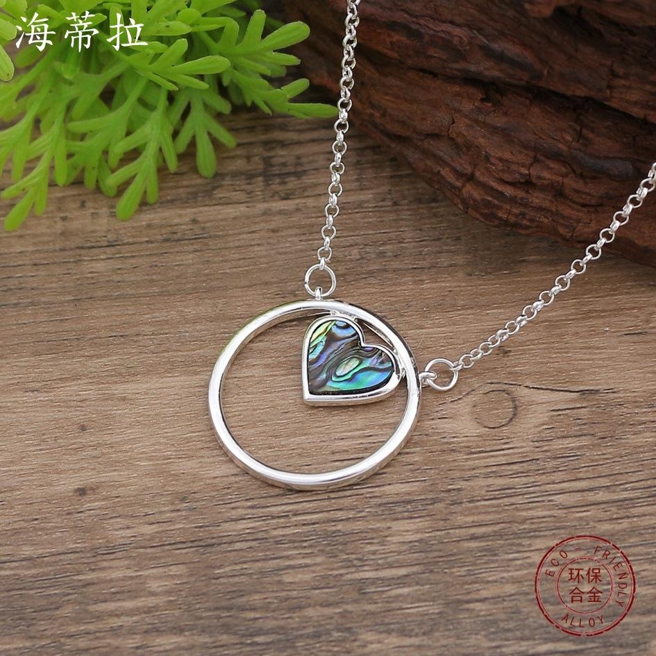 New hollow heart fritillary pendant, women's fashion high sense round hollow heart fritillary necklace