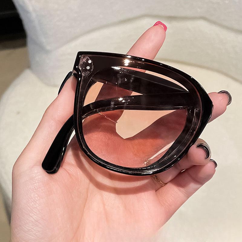 

Корейская версия складных женских солнцезащитных очков с круглыми рисовыми гвоздями, солнцезащитные очки Little Red Book Tik Tok Online для знаменитостей.