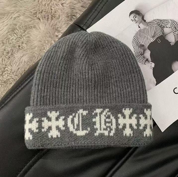 

Sanskrit Print Knitted Wool Beanie – Unisex Autumn/Winter Hat for Slimmer Look