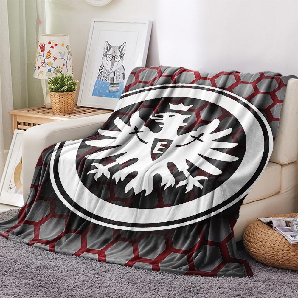 1 STuks Frankfurt Voetbal Print Flanellen Deken, Hoge Kwaliteit Alle Seizoenen, Woondecoratie, Warmte en Comfort, Perfect voor Kerstcadeaus
