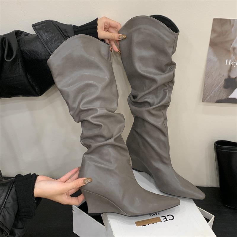 

Богатые и благородные, пара ботильонов на каблуке с острым носком и плиссировкой, ленивые, но ботфорты до колена, новая мода 2025, ботфорты со сборками 39 серый