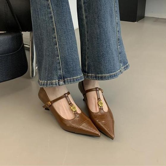 

2025 summer new comfortable soft leather design fastener pointed splicing comfortable soft sole shallow mouth versatile single shoes women 40 бордовый